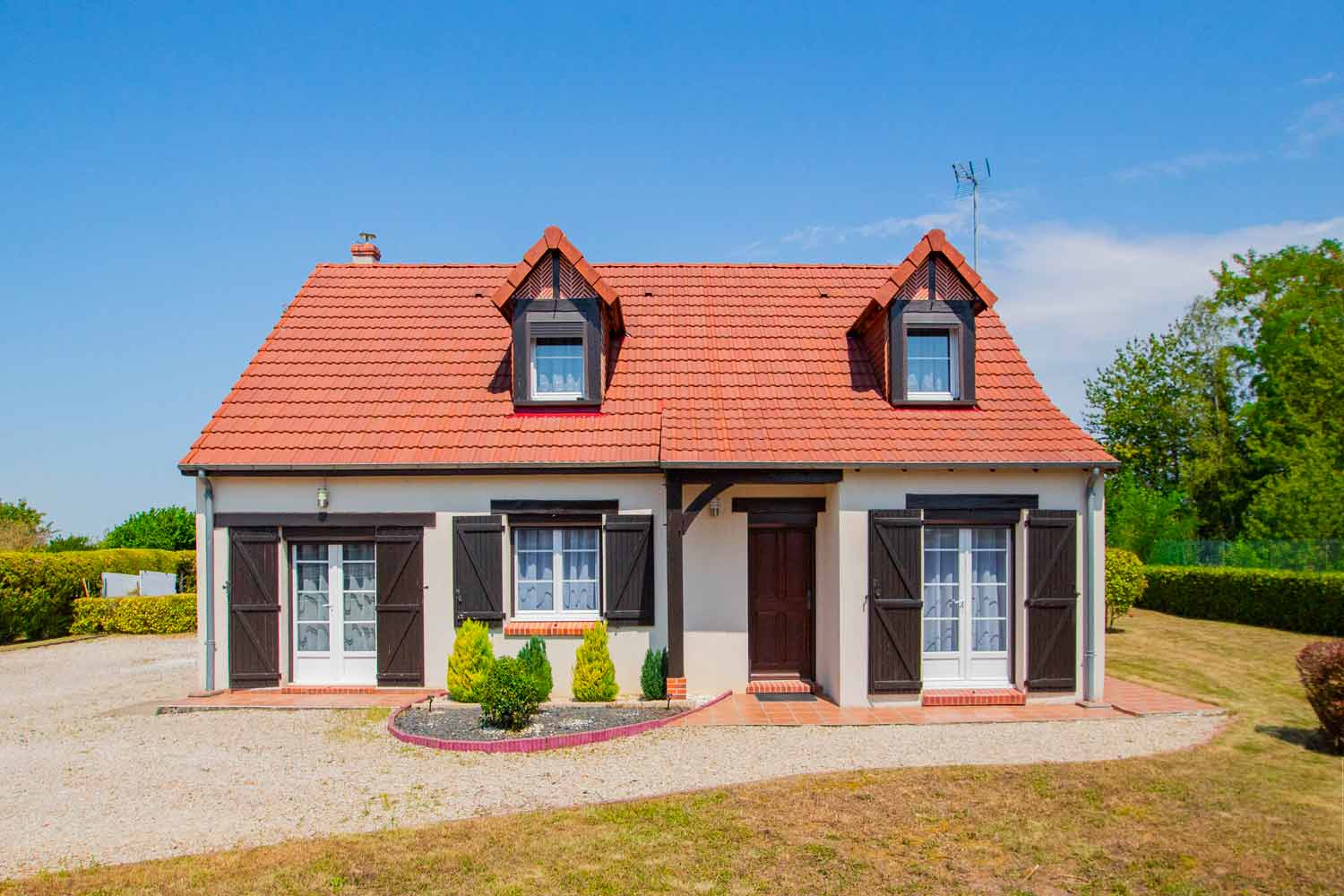 extérieur d'une petite maison familiale à Amilly