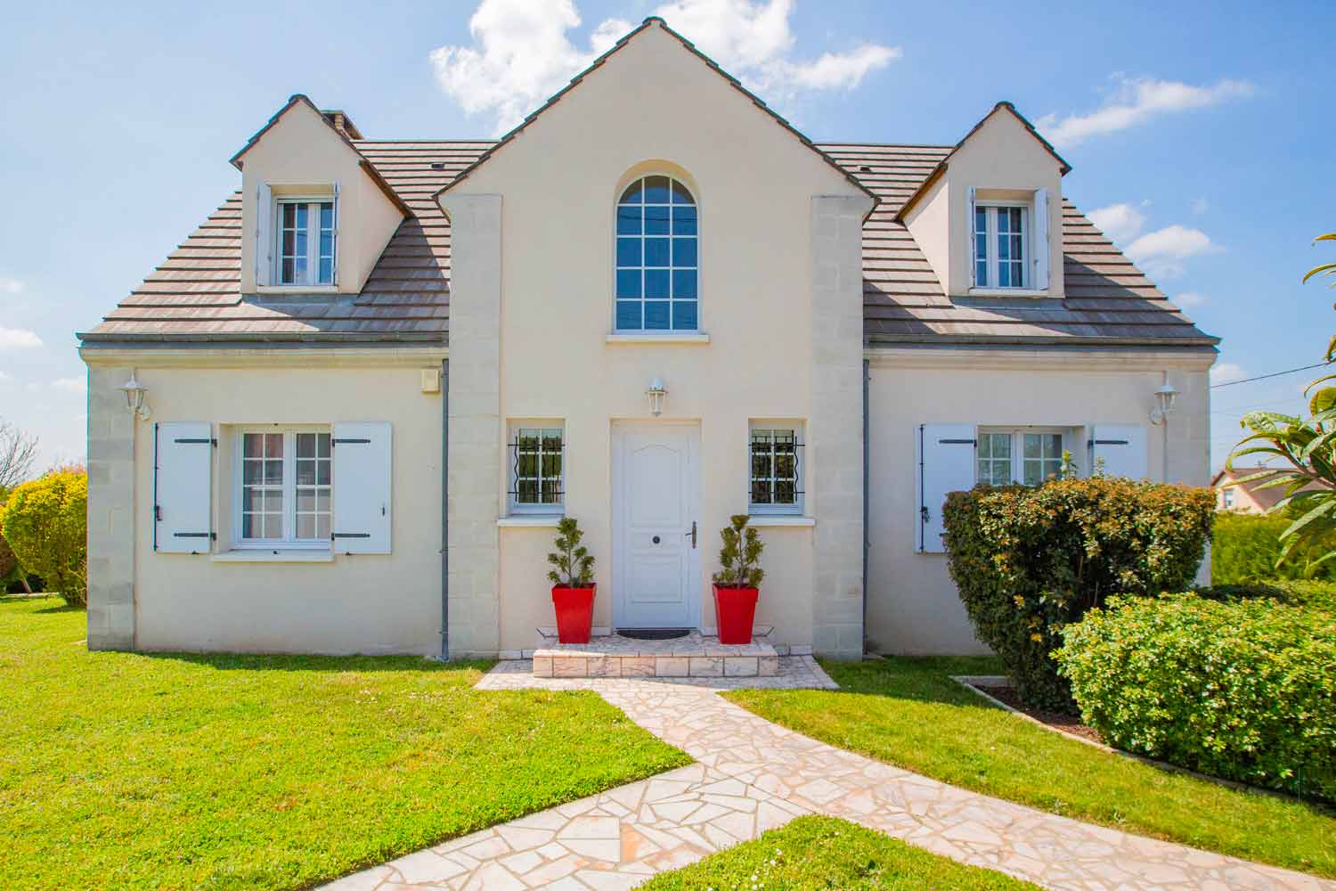 exterieur spacieux pavillon avec jardin à Montargis