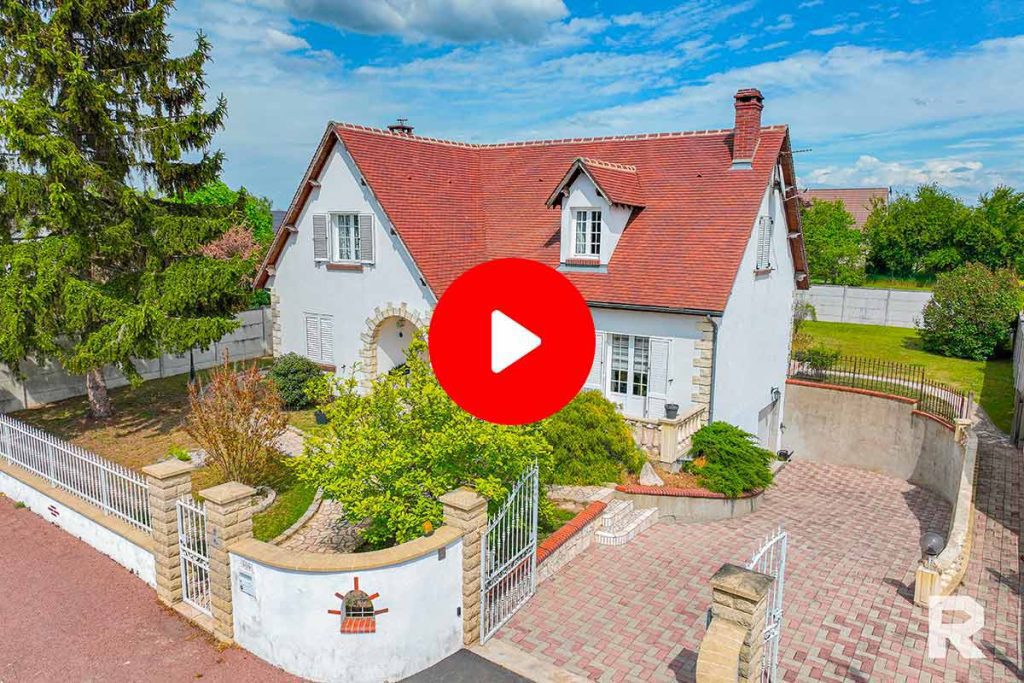 Visite d'une maison par drone par RESIDE immobilier Montargis