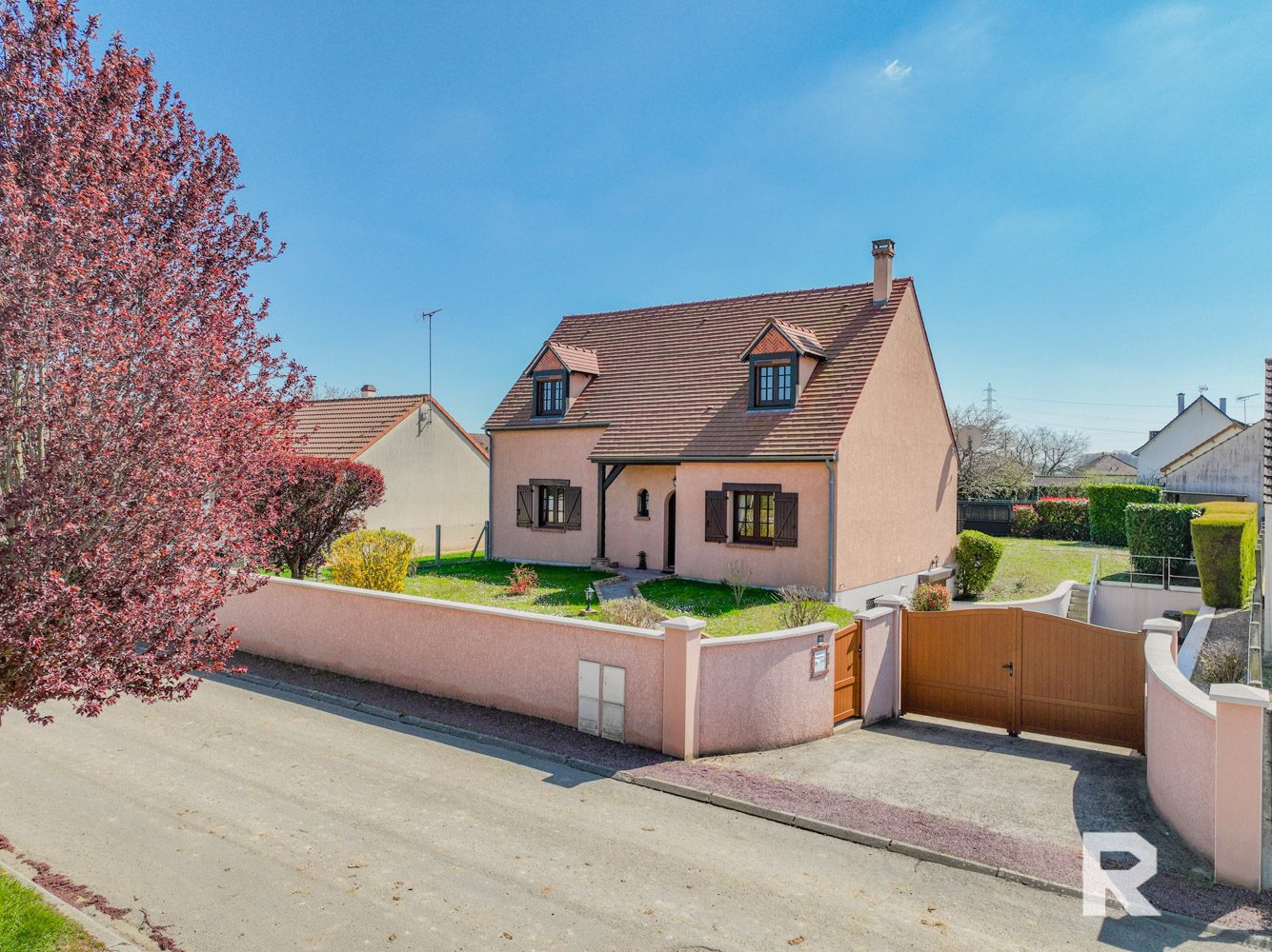 Maison famillial - 4 chambres - Sous sol -_VM1004-RESIDE_RESIDE_Immobilier_1